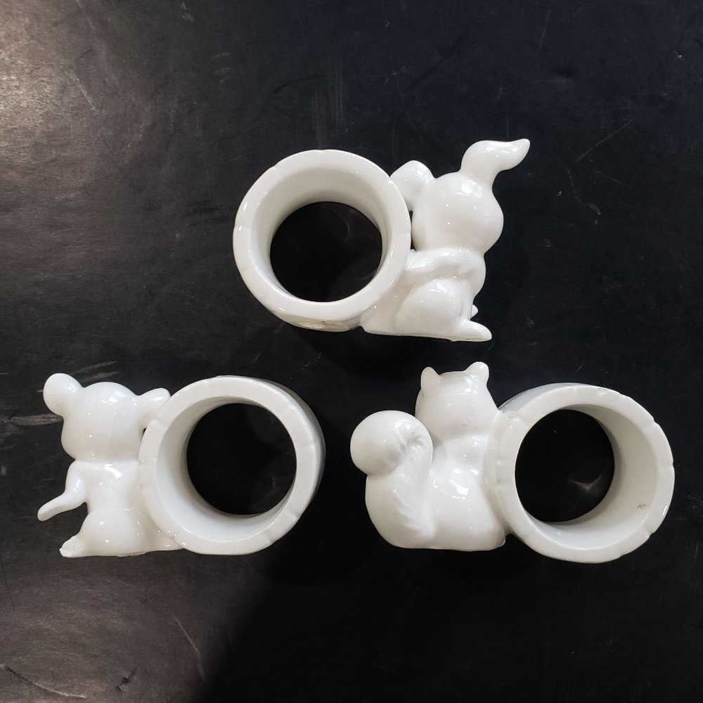 3 Vintage Schmid Japan Ceramic White EASTER Napkin Rings Rabbit Mouse Squirrel M - Picture 7 of 9